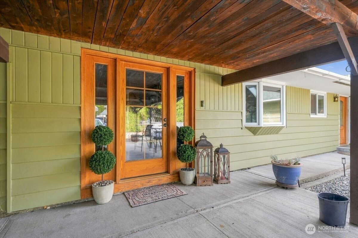 2104 W Dry Creek Road Property Photo 6