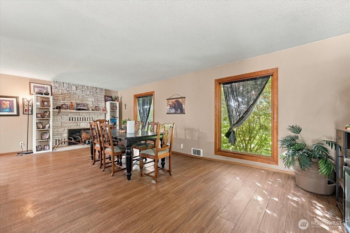2104 W Dry Creek Road Property Photo 8
