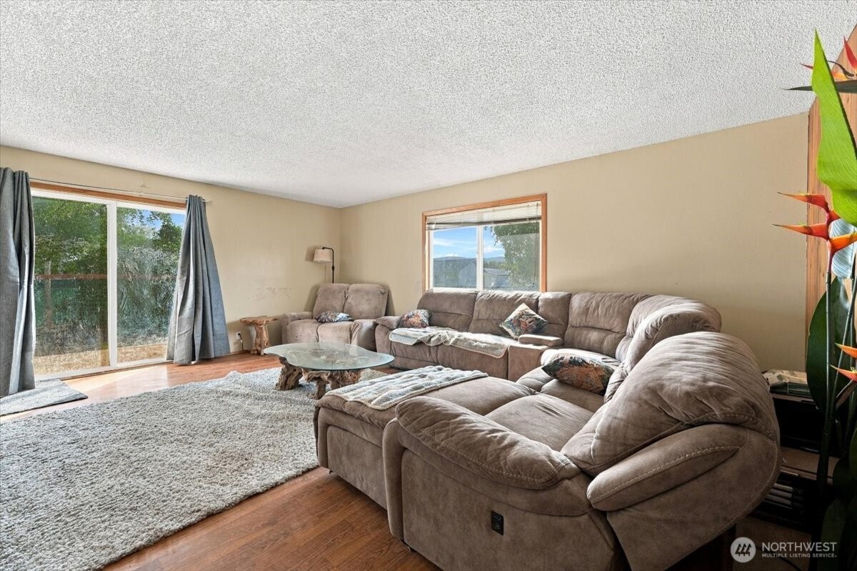 2104 W Dry Creek Road Property Photo 10