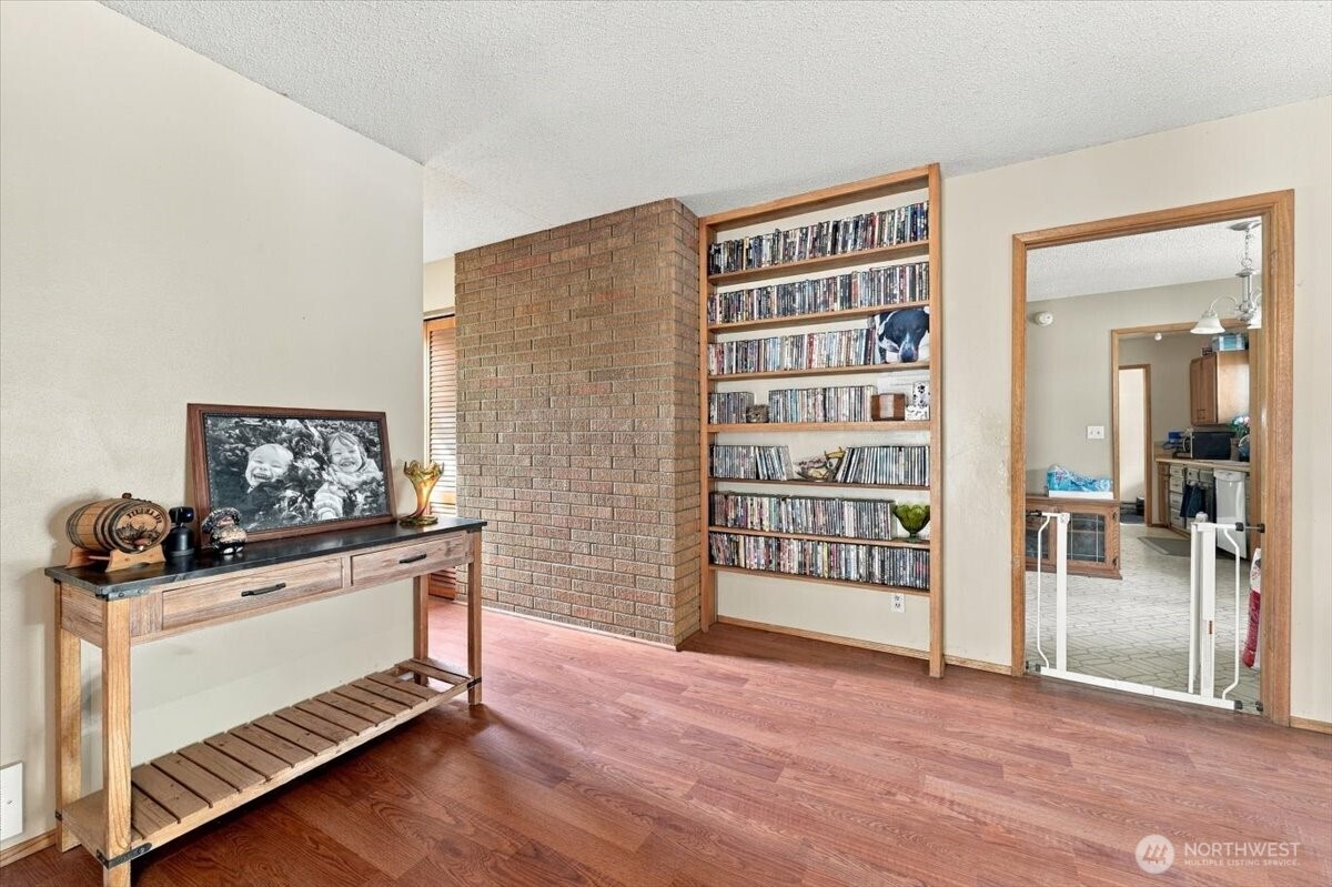2104 W Dry Creek Road Property Photo 12
