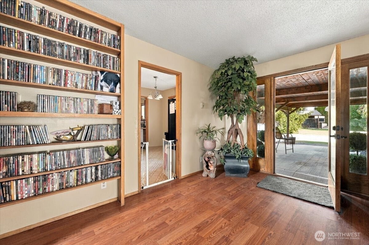 2104 W Dry Creek Road Property Photo 13