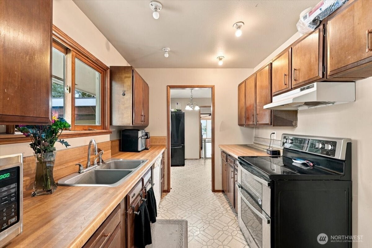 2104 W Dry Creek Road Property Photo 17