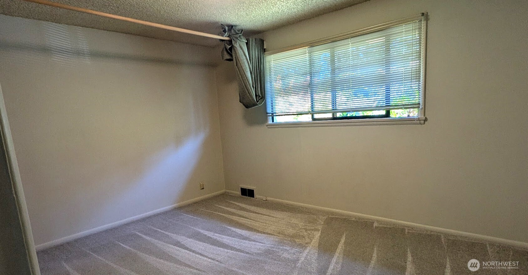 16023 32nd Avenue Property Photo 11