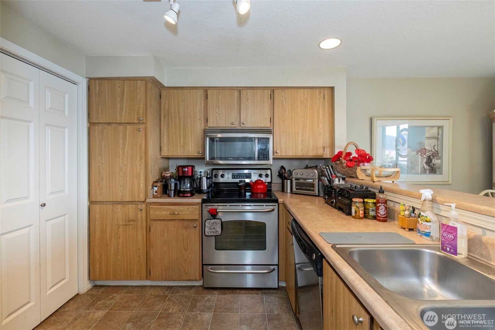 1700 W Sunn Fjord Lane L204 Property Photo 5