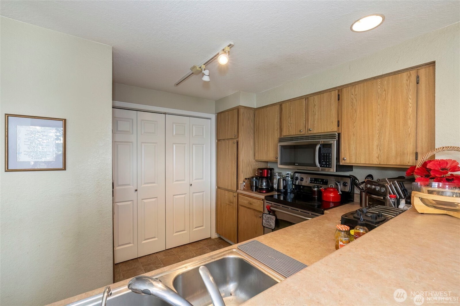 1700 W Sunn Fjord Lane L204 Property Photo 6