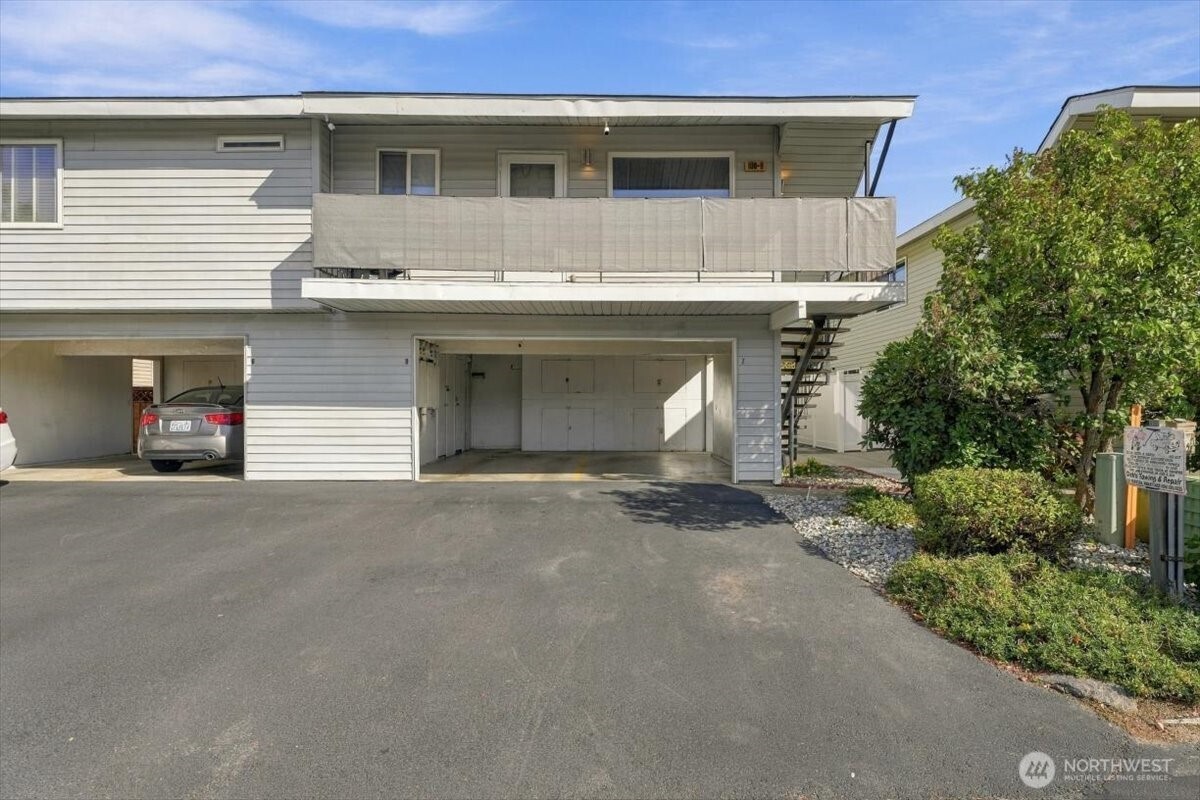 100 Simon Street 8 Property Photo 1