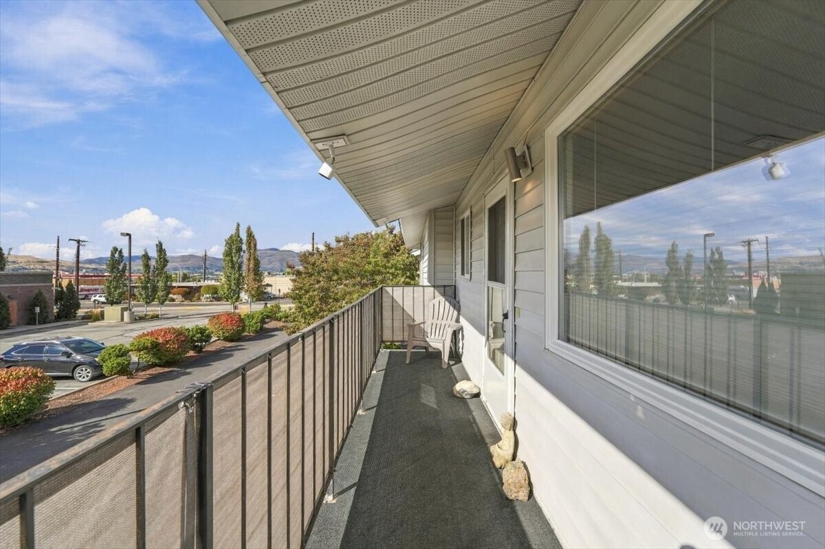 100 Simon Street 8 Property Photo 2