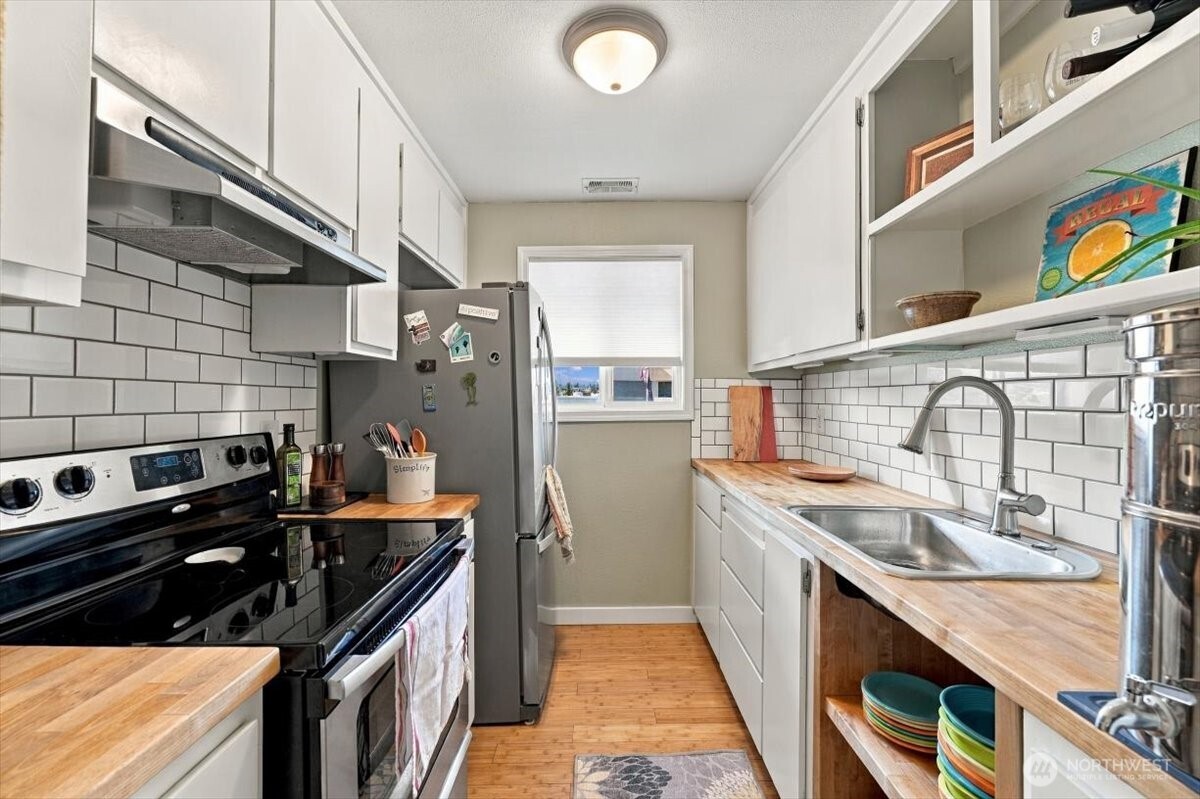 100 Simon Street 8 Property Photo 8