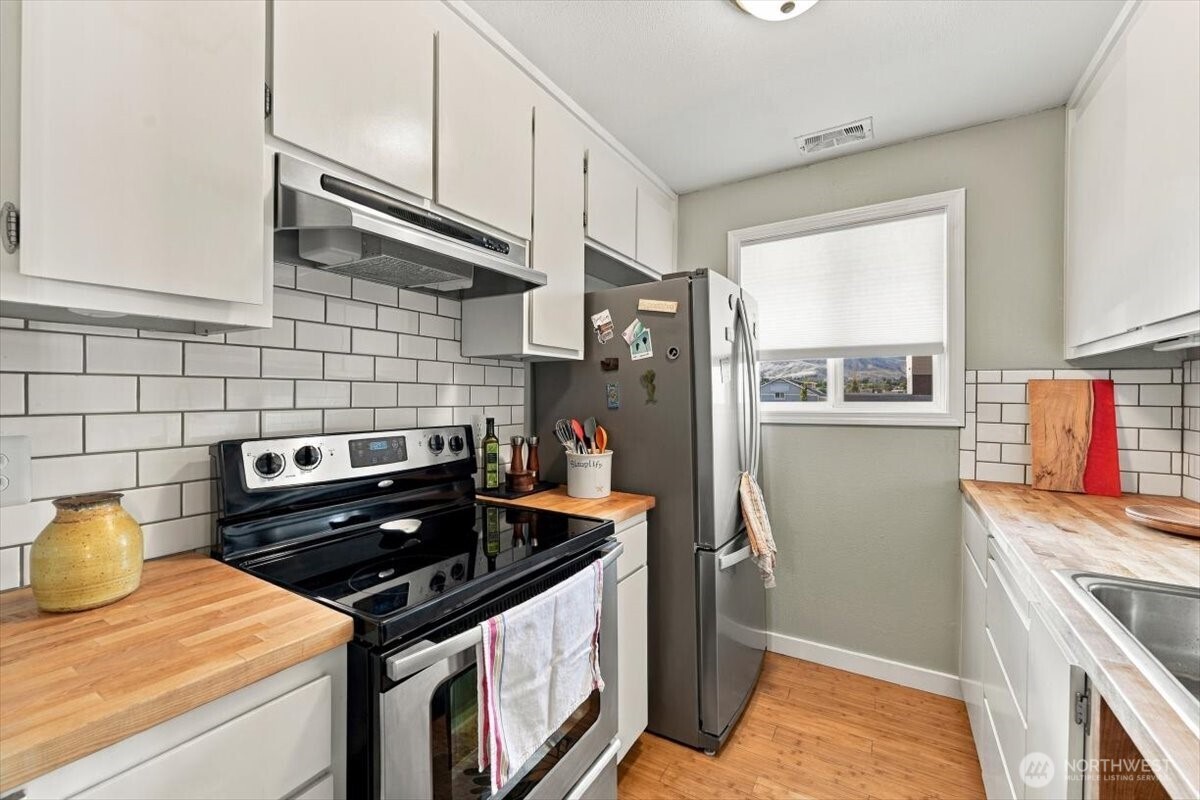 100 Simon Street 8 Property Photo 10