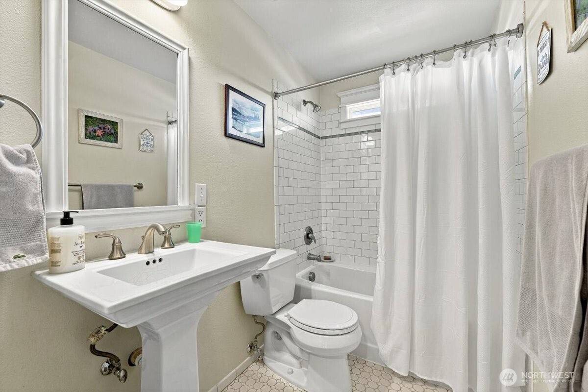 100 Simon Street 8 Property Photo 13