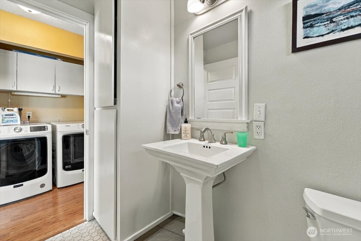 100 Simon Street 8 Property Photo 15