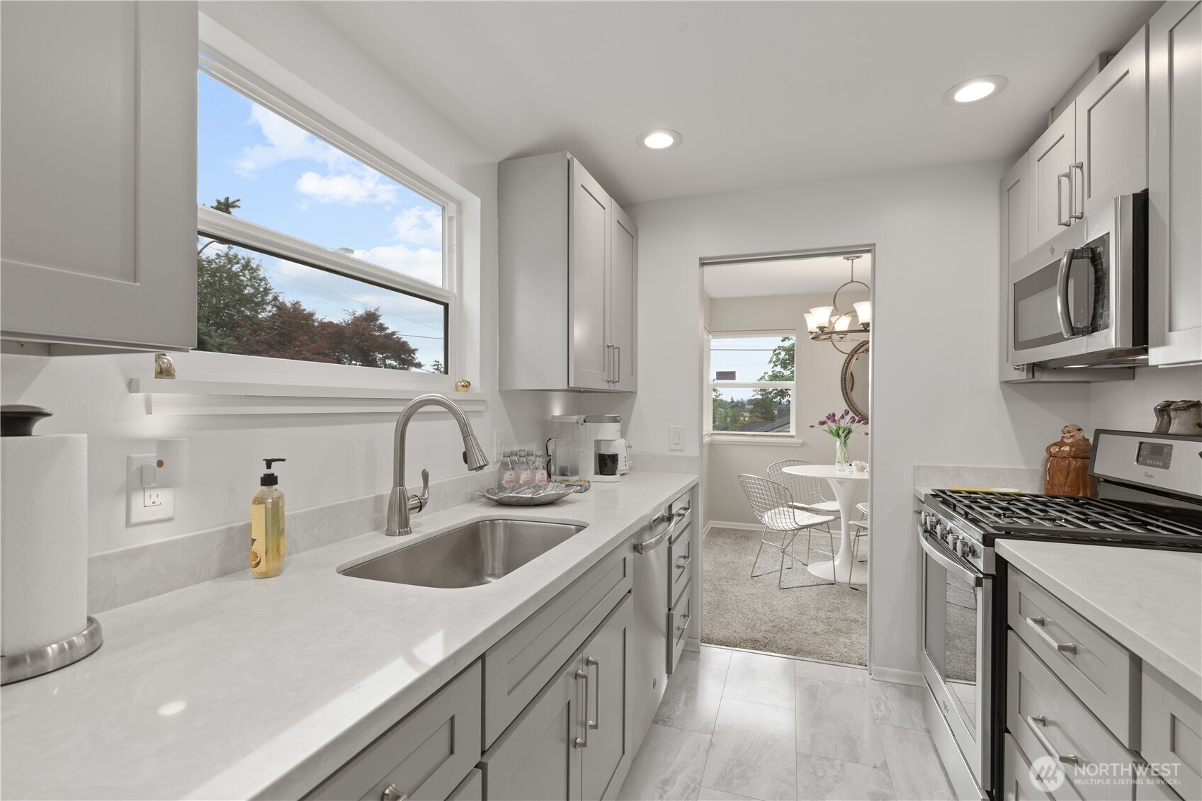 707 W Bertona Street Property Photo 7