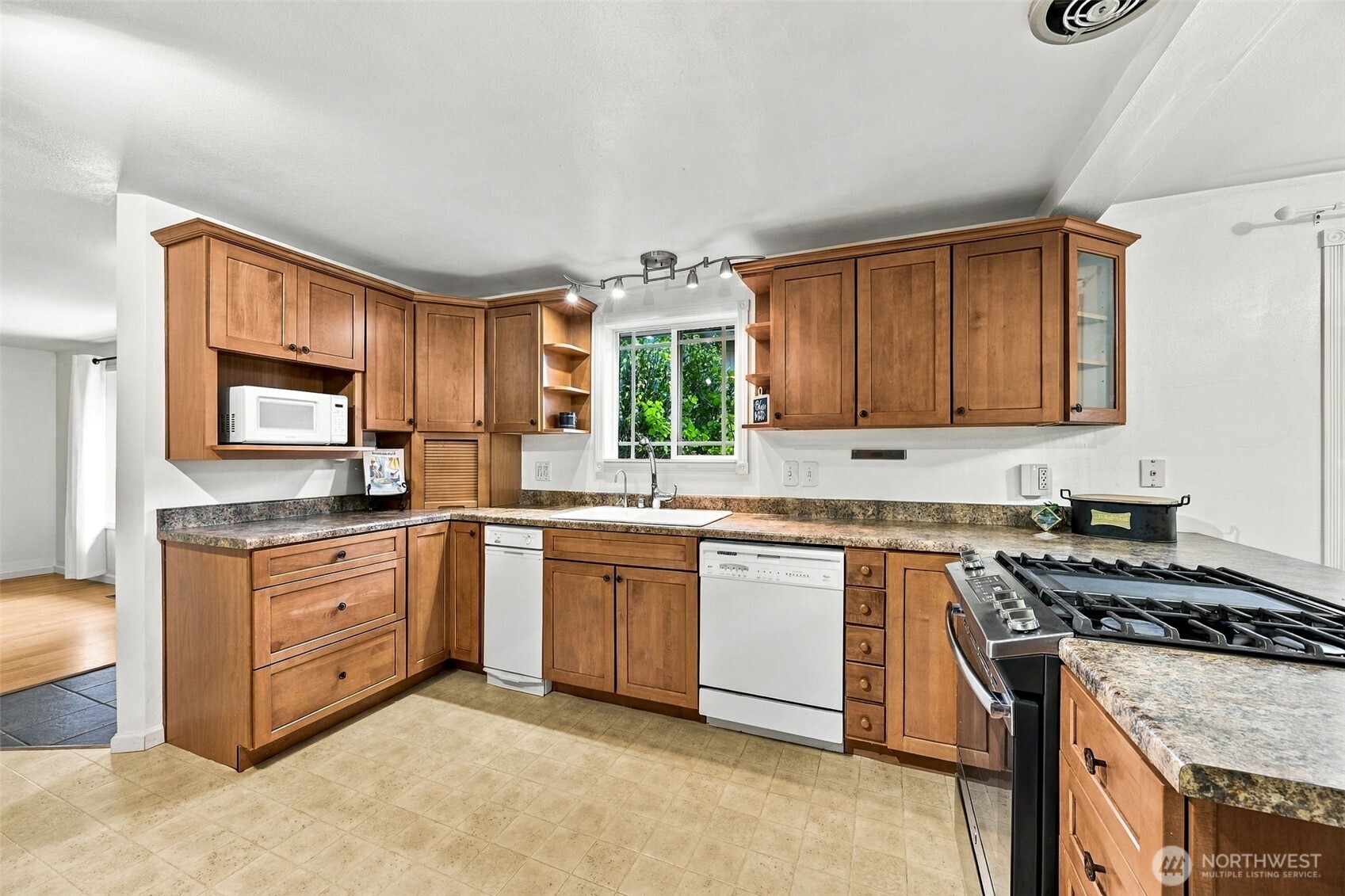 1805 204th Place Property Photo 7