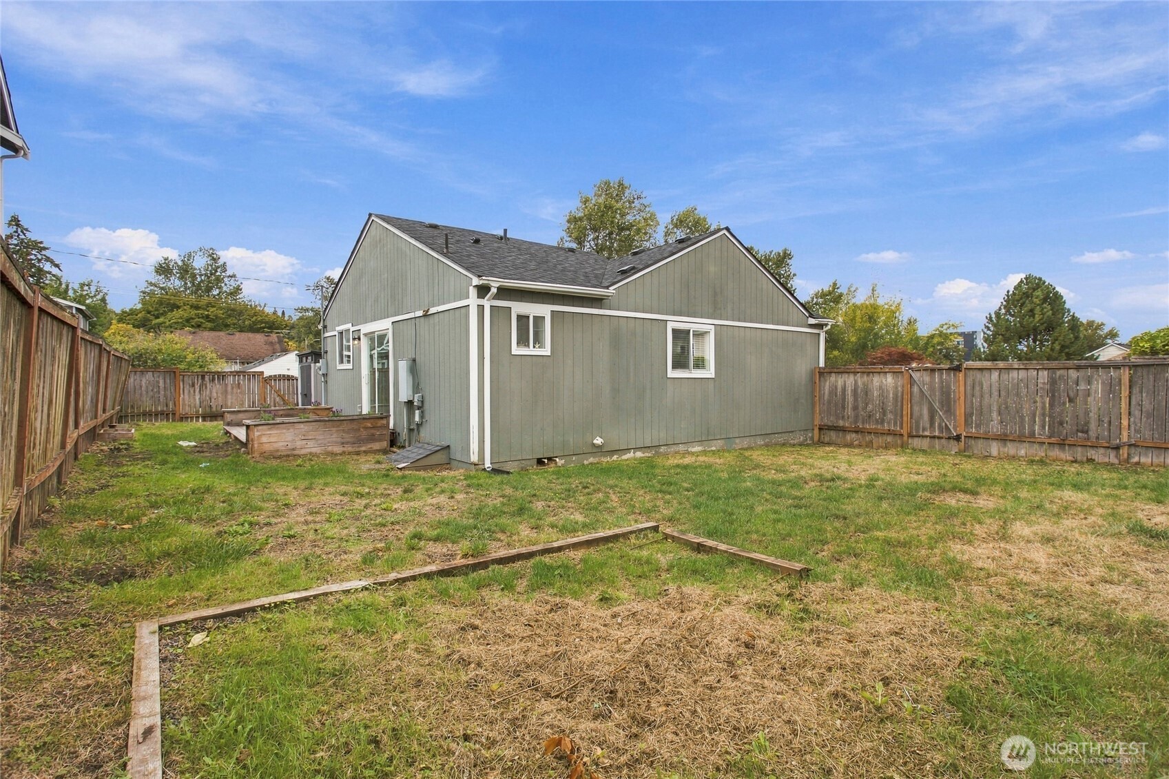 2004 E 34th Street Property Photo 16