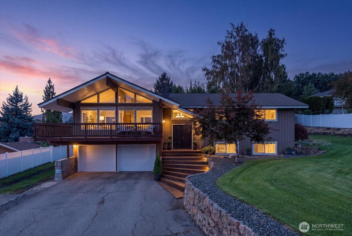 149 20th Place Property Photo 1