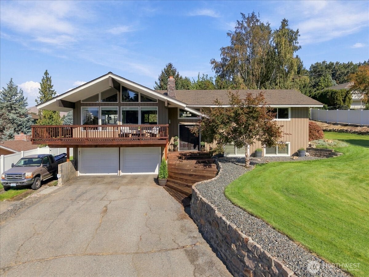 149 20th Place Property Photo 2