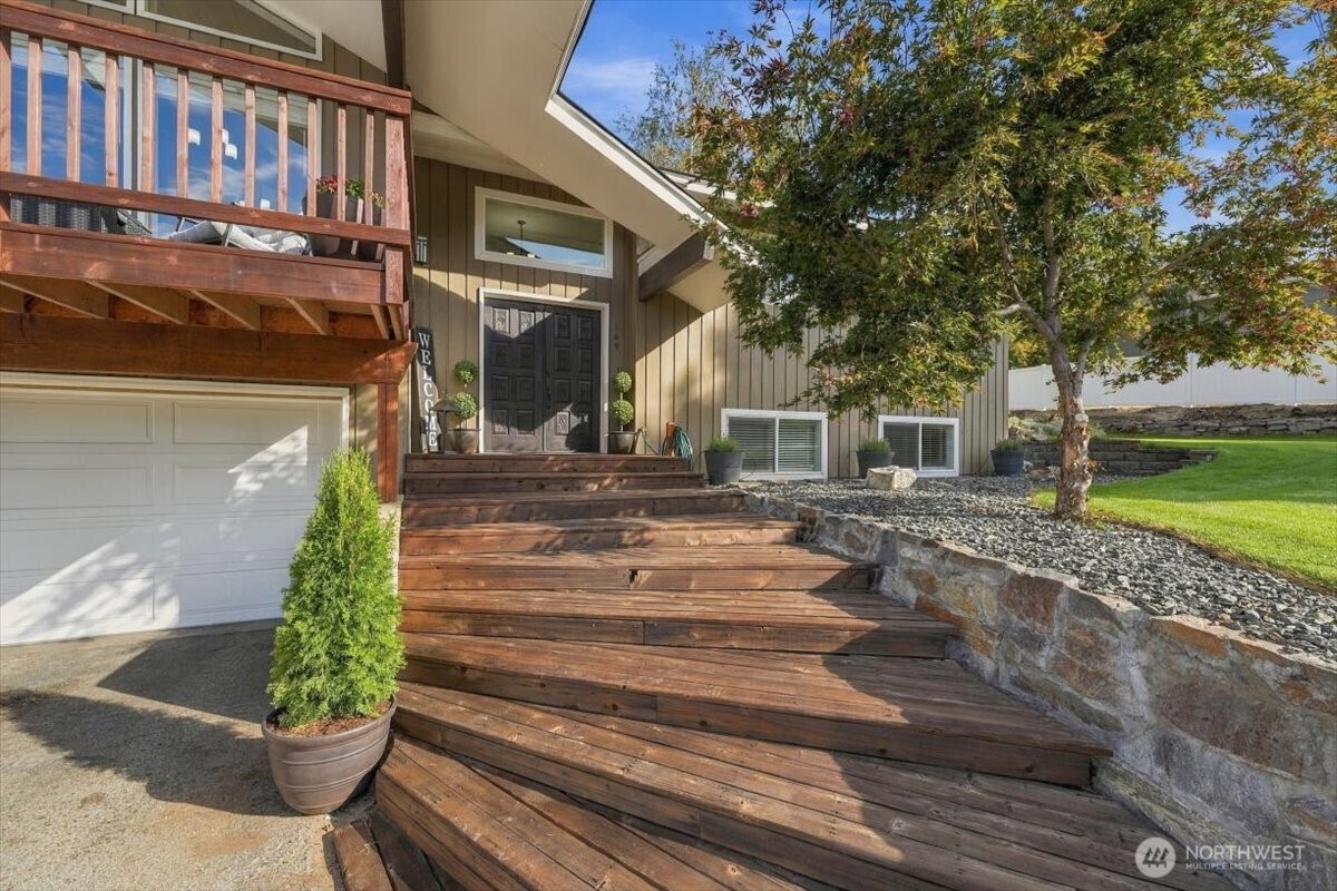 149 20th Place Property Photo 3