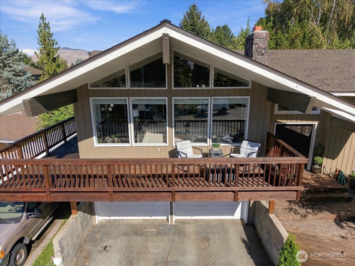 149 20th Place Property Photo 4