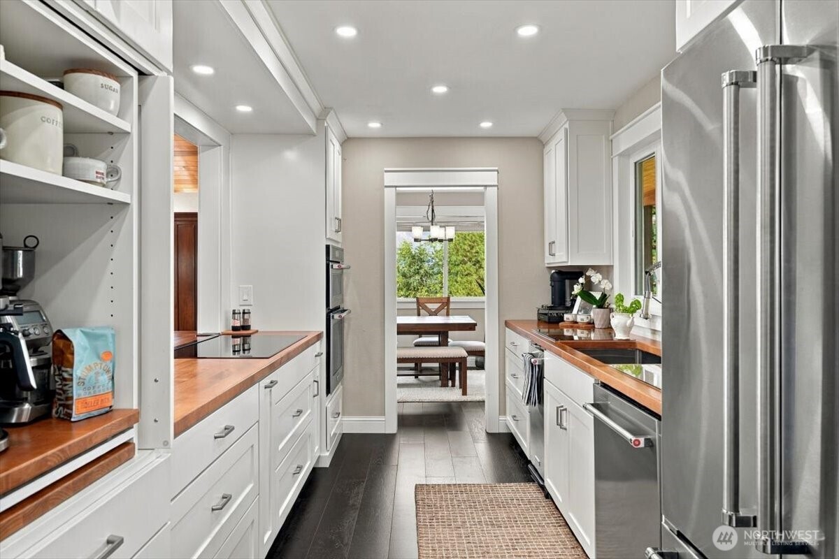 149 20th Place Property Photo 13