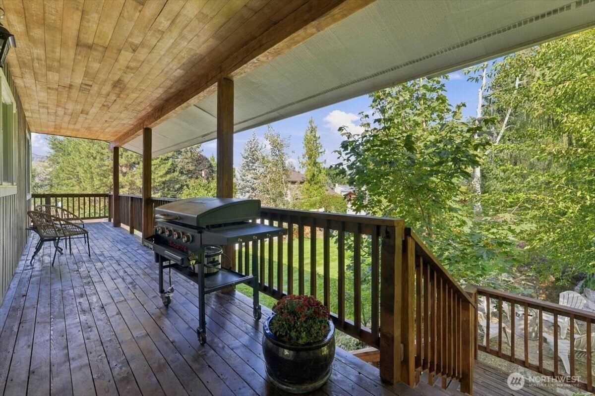149 20th Place Property Photo 34