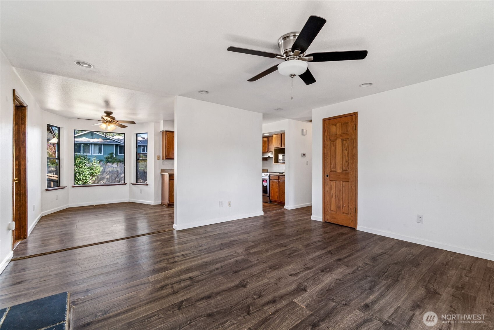 16424 126th Place Property Photo 5