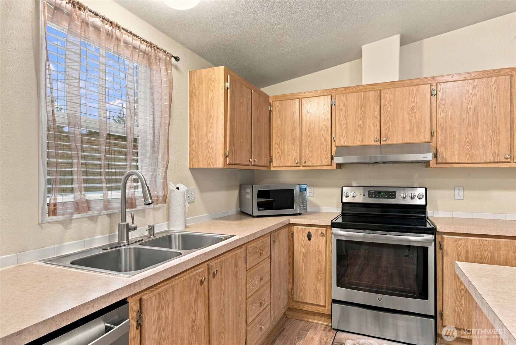 22706 114th Place Property Photo 8