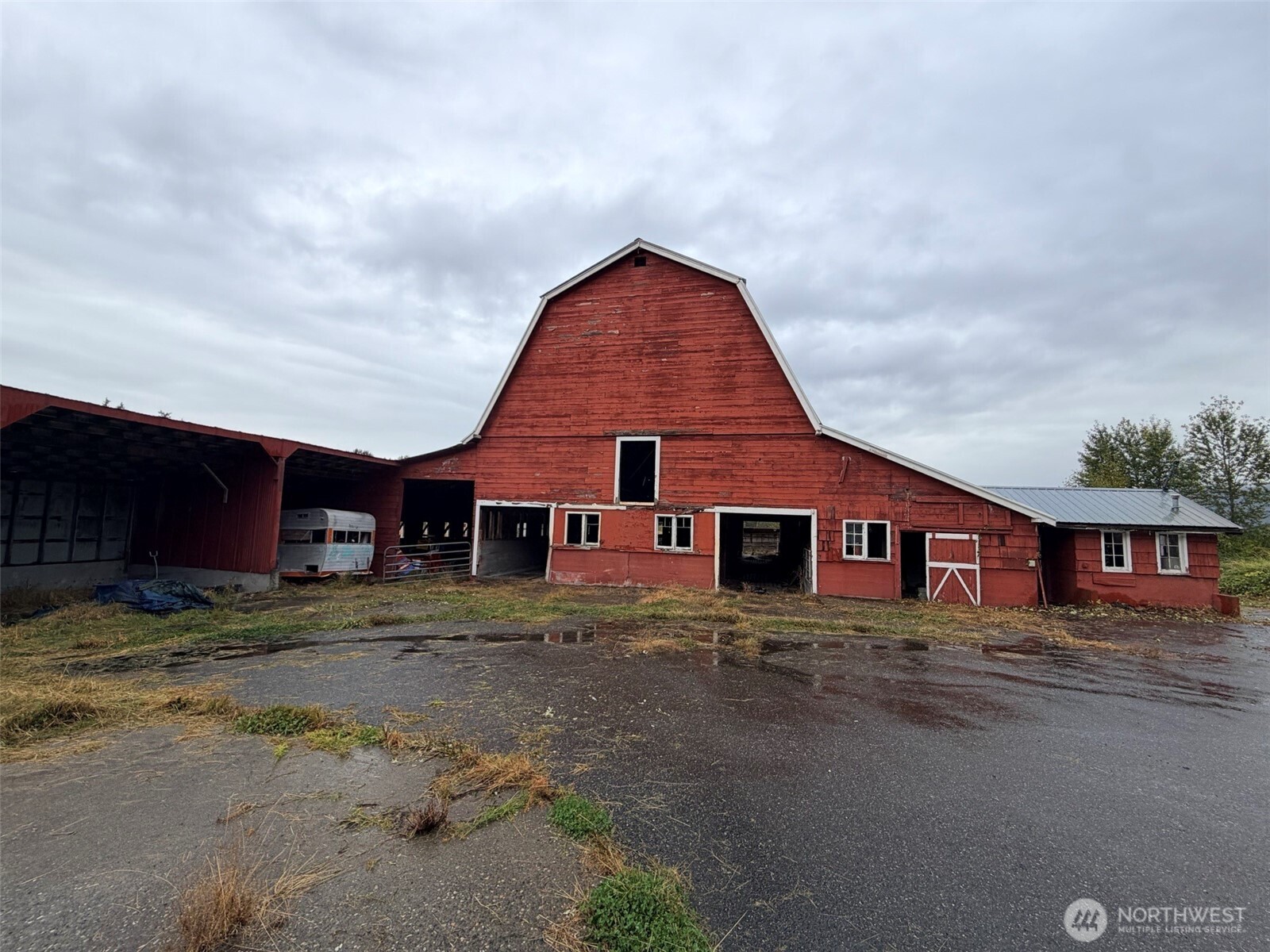 3170 E Smith Road Property Photo 1