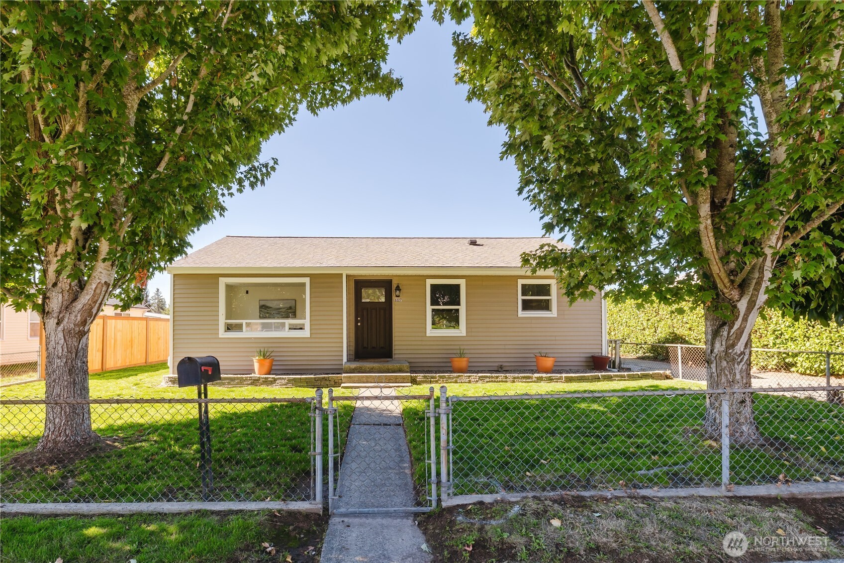 3227 Solie Avenue Property Photo 1