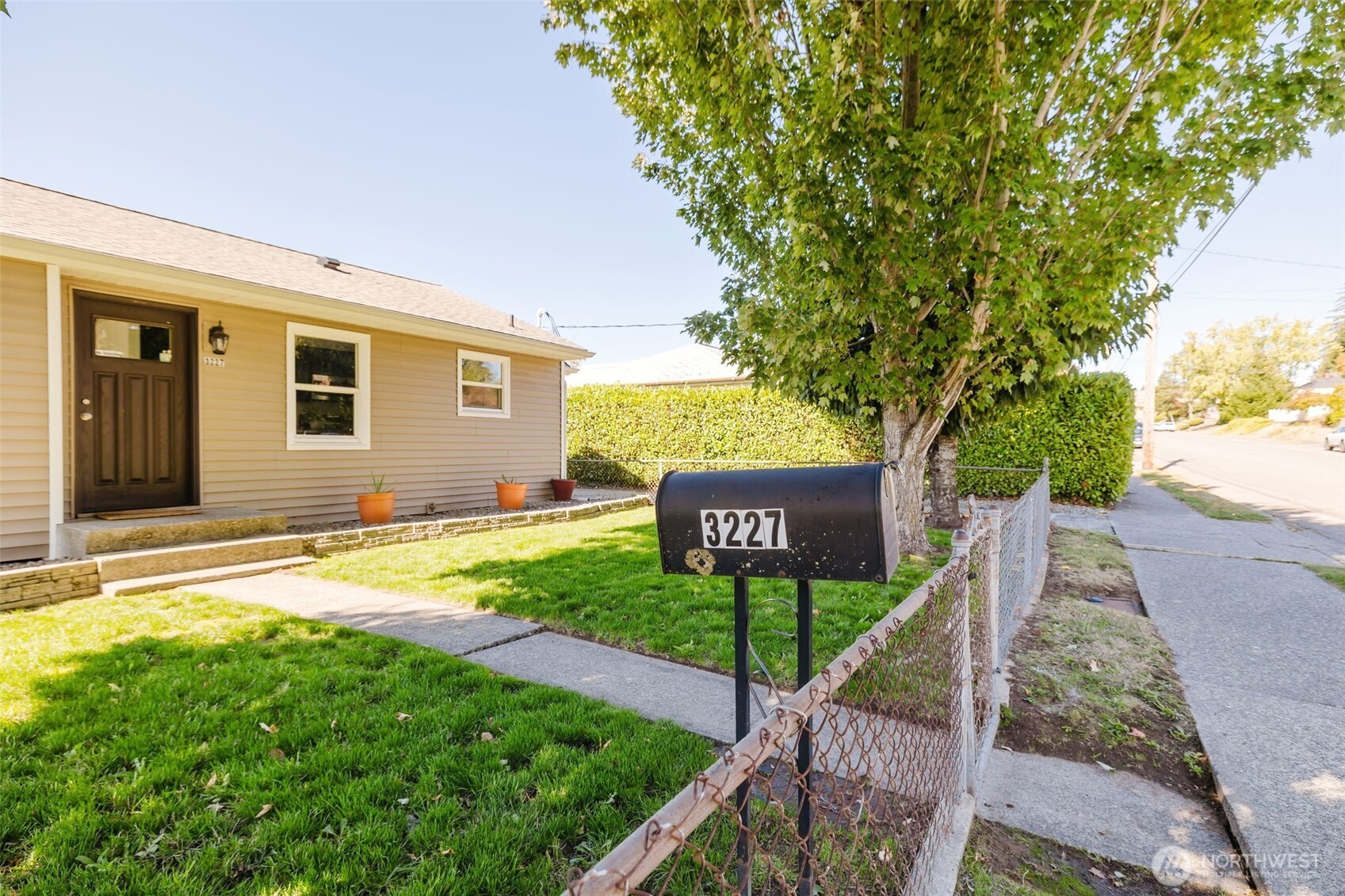 3227 Solie Avenue Property Photo 2