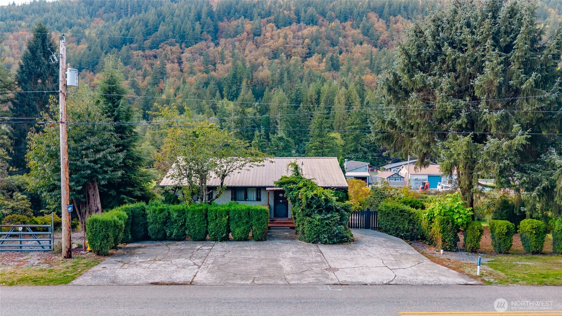 371 Lakeside Drive Property Photo 3
