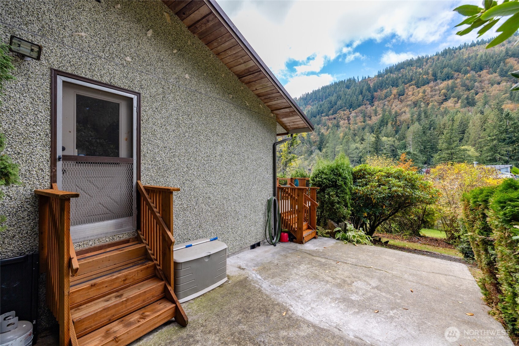 371 Lakeside Drive Property Photo 8