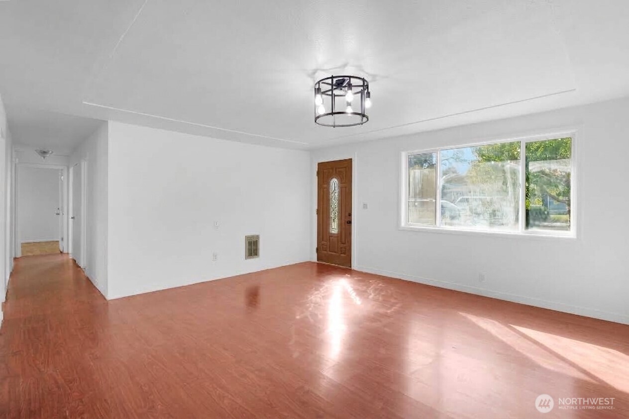1539 N Mary Street Property Photo 4