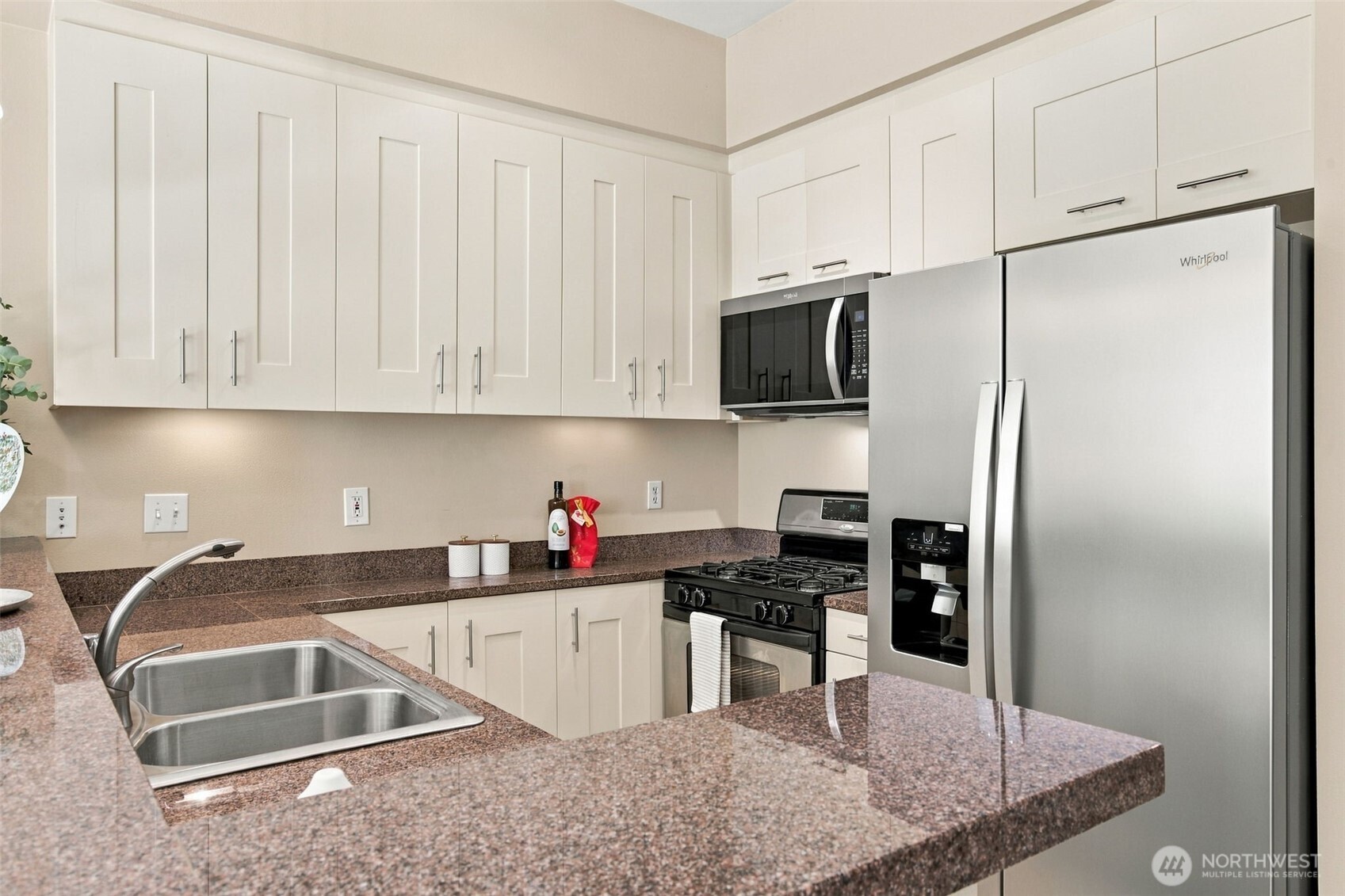 61 Pine 206 Property Photo 6