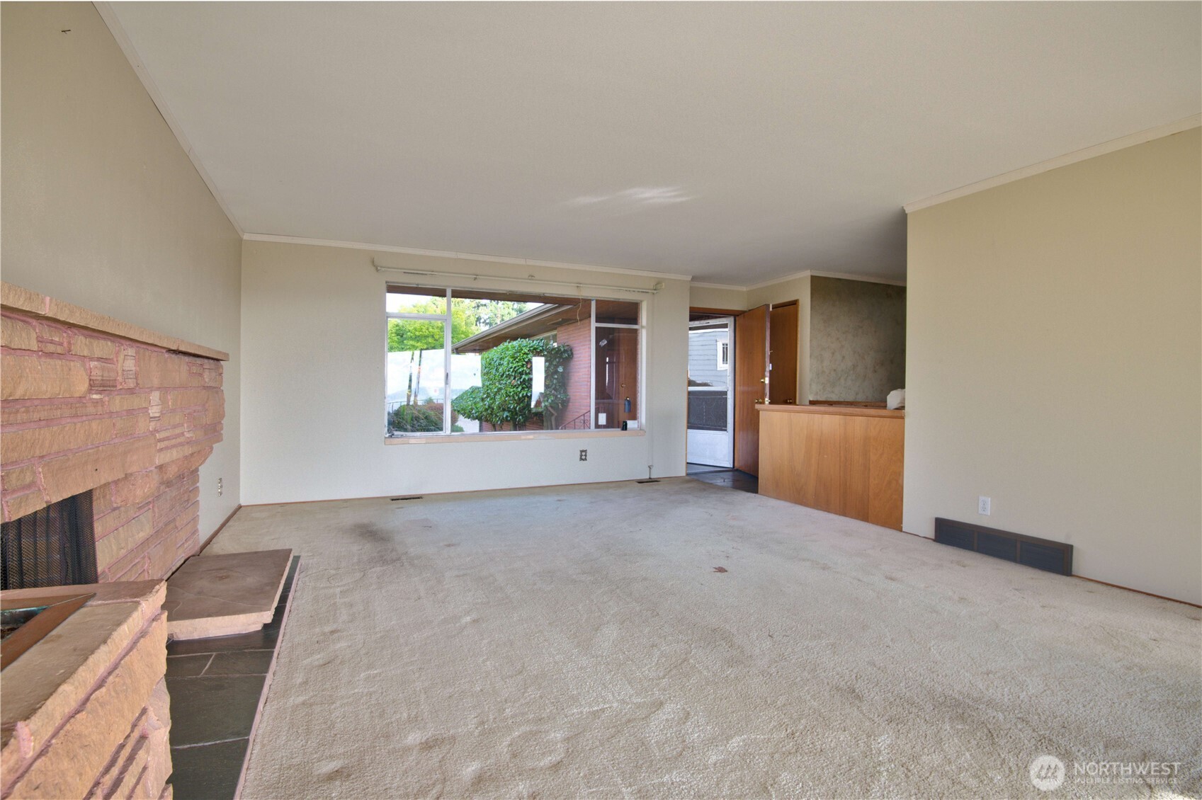 9037 38th Avenue Property Photo 6