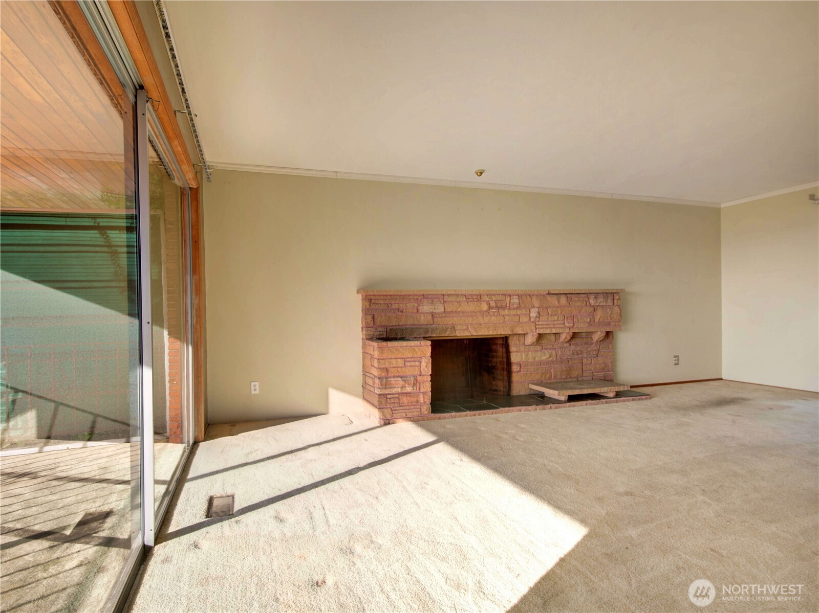 9037 38th Avenue Property Photo 7