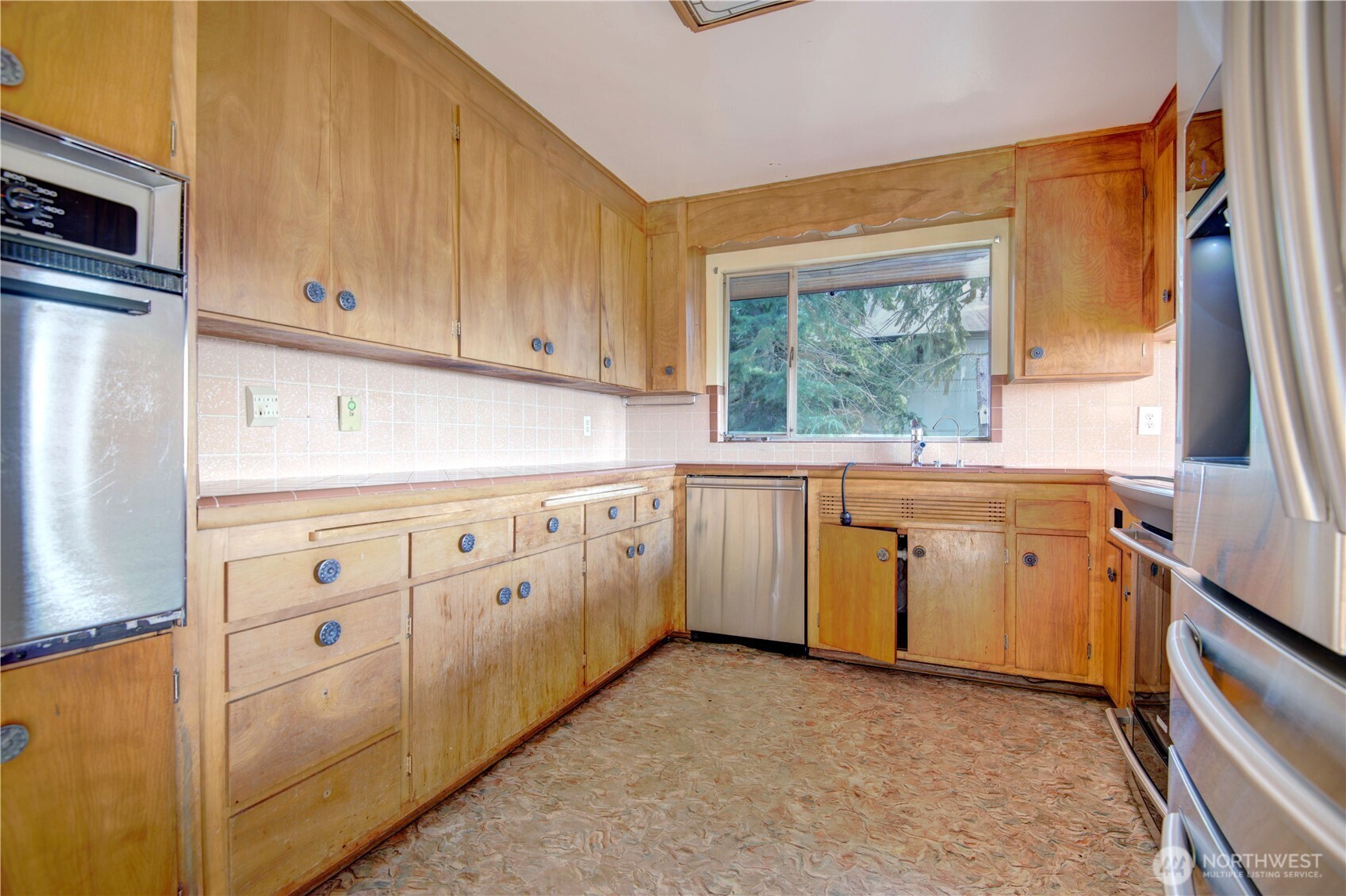 9037 38th Avenue Property Photo 11