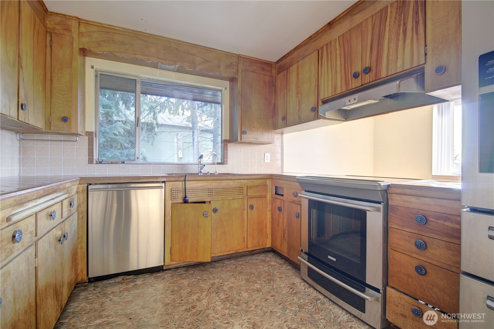 9037 38th Avenue Property Photo 12
