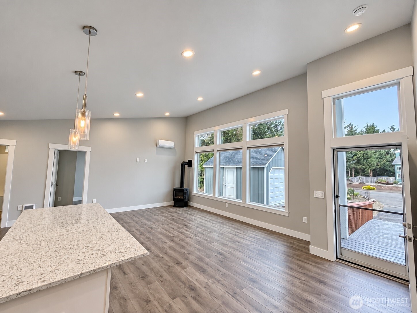 341 Redwood Court Property Photo 6