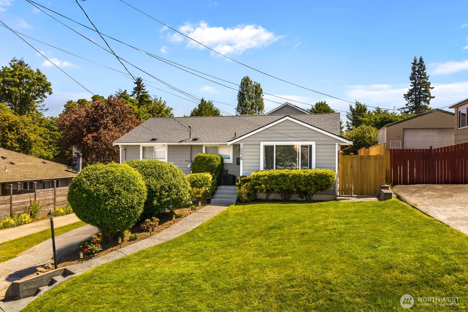 10038 59th Avenue Property Photo 2