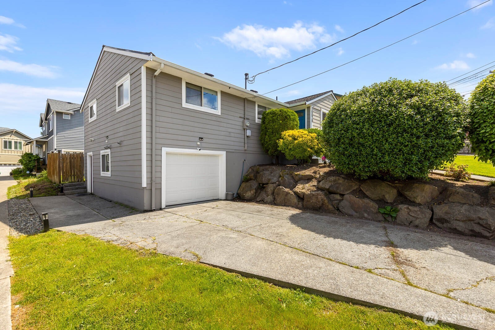 10038 59th Avenue Property Photo 3