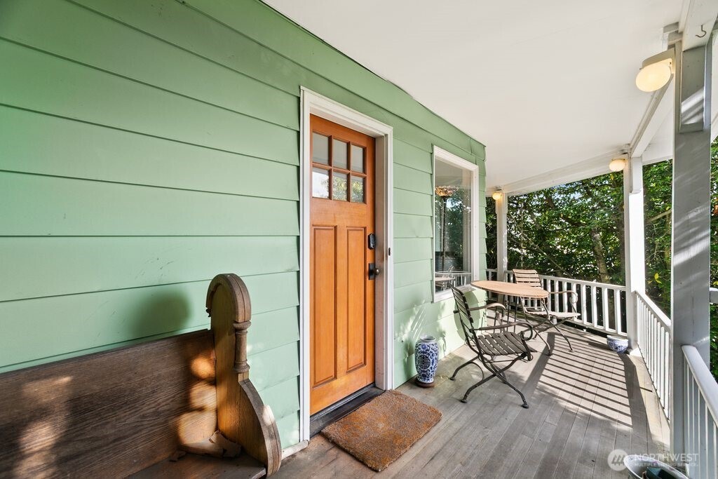 2112 Ne 55th Street Property Photo 1