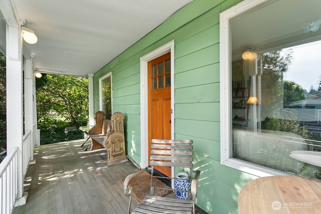 2112 Ne 55th Street Property Photo 2