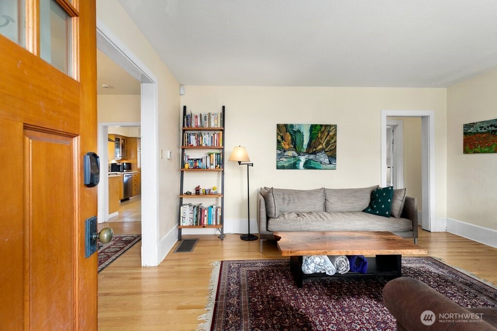 2112 Ne 55th Street Property Photo 3