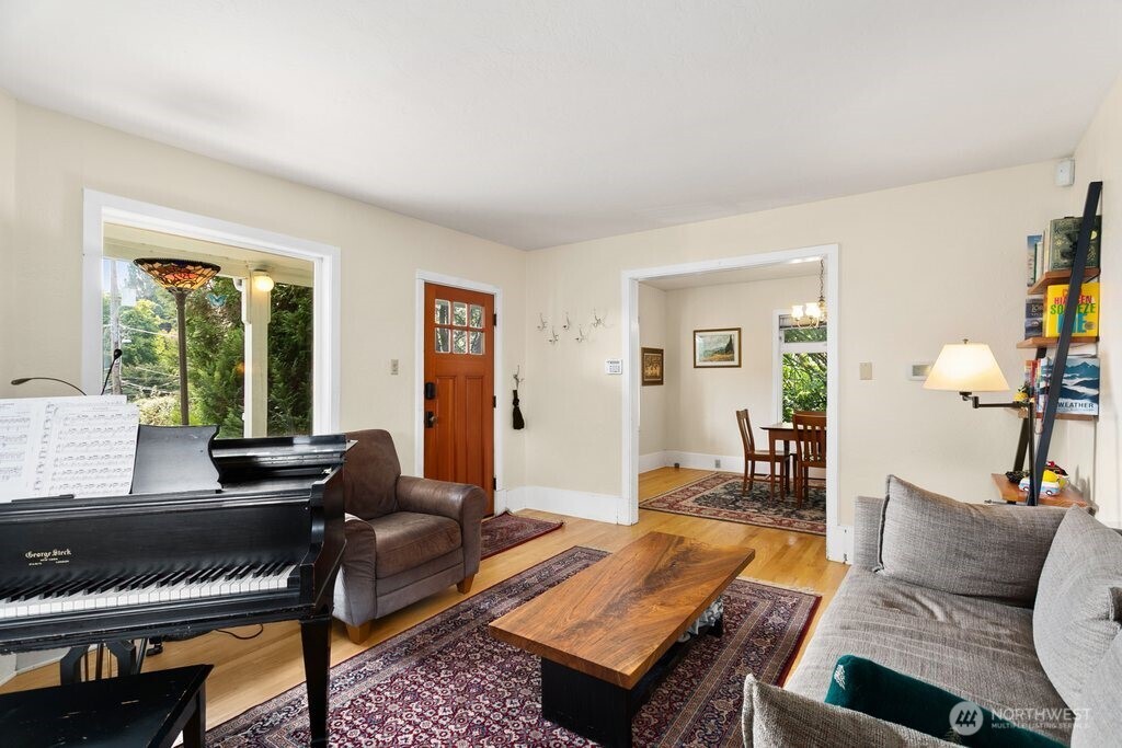 2112 Ne 55th Street Property Photo 5