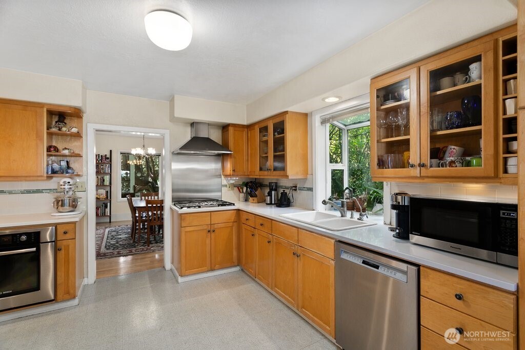 2112 Ne 55th Street Property Photo 8
