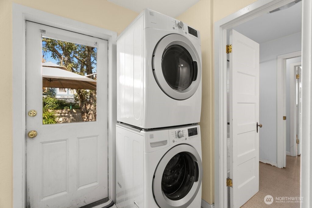 2112 Ne 55th Street Property Photo 12