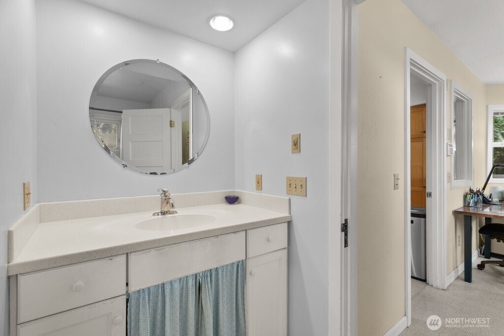 2112 Ne 55th Street Property Photo 13