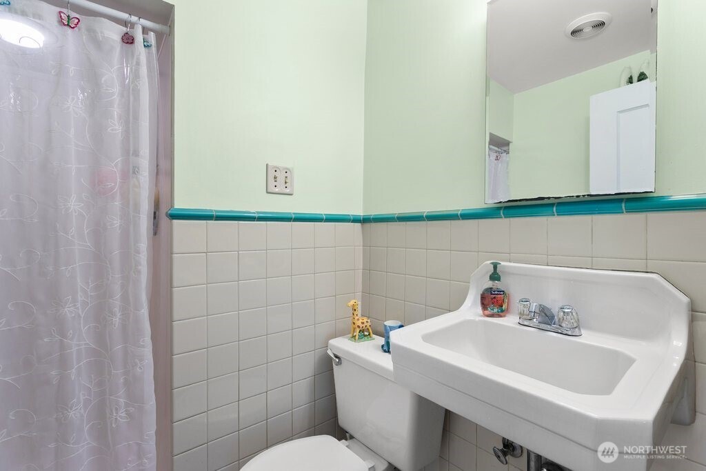 2112 Ne 55th Street Property Photo 20