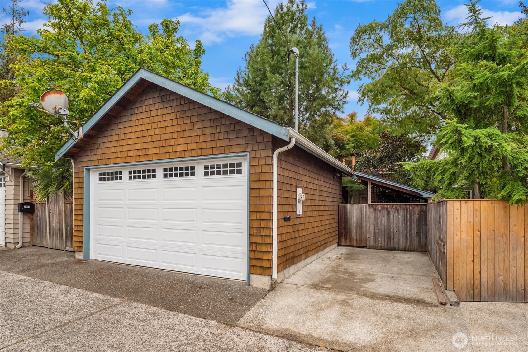 2020 42nd Property Photo 30