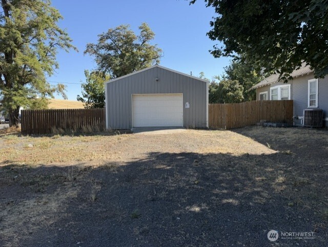 114 N F Street Property Photo 8